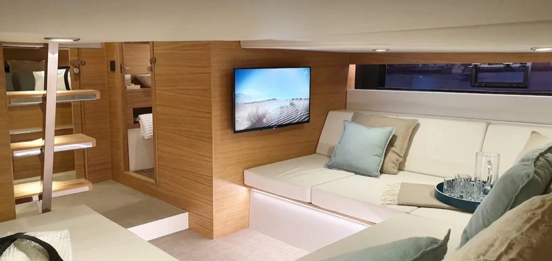 Salón interior de un De Antonio con zona de estar